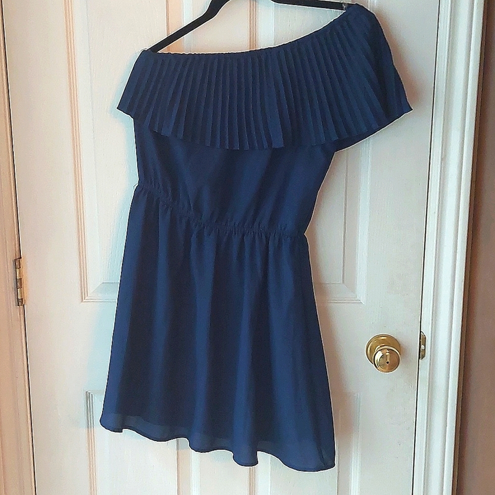 Gorgeous navy blue Mimi Chica one shoulder dress